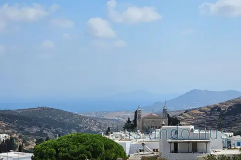 Λεύκες, μεγάλο οικόπεδο, με οικία 122τμ και εξαιρετική θέα